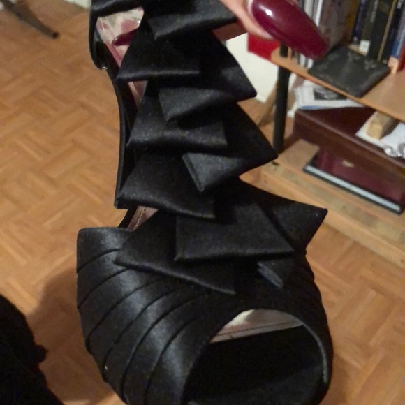 Heels - Picture 2 of 3